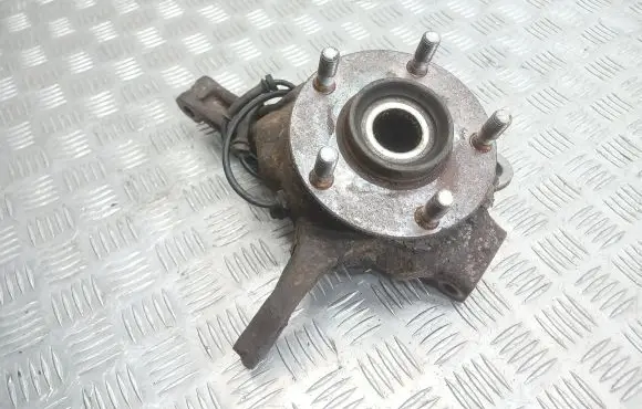 Nissan Qashqai+2 Front wheel hub spindle knuckle