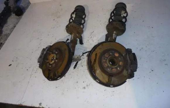 Front wheel hub