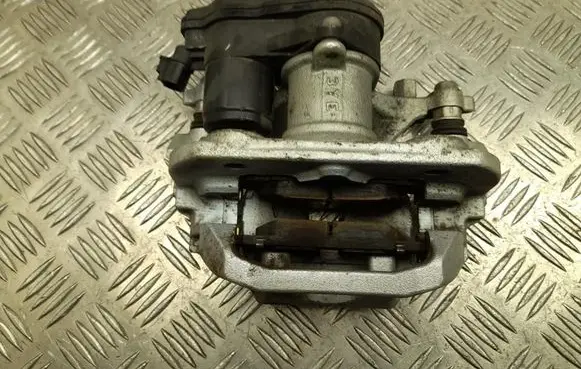 Lexus ES VII XZ10 Rear brake caliper 105R