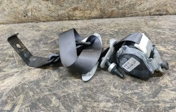 Cadillac SRX Rear seatbelt 25808637