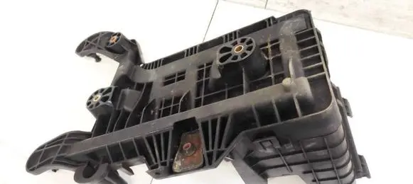 Volkswagen Golf Plus Battery box tray 1K0915333C