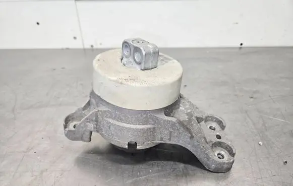Engine mount bracket