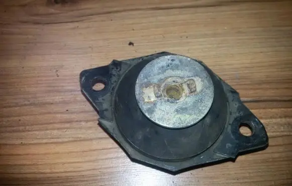 Volkswagen Caddy Engine mount bracket 867199383a