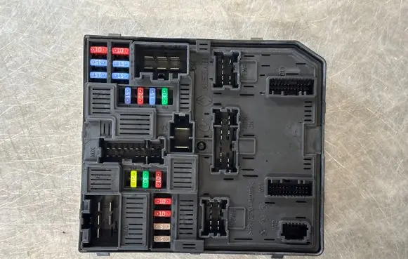 Renault Kadjar Fuse module 284B69501R