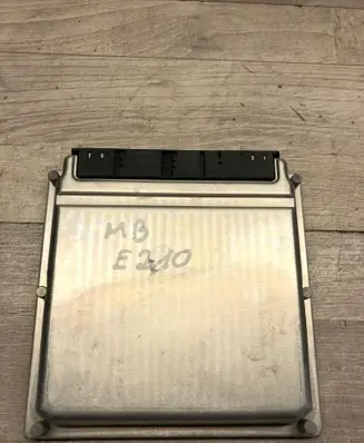 Mercedes-Benz E W210 Engine control unit/module A6121531279 28RTE944 0281010537