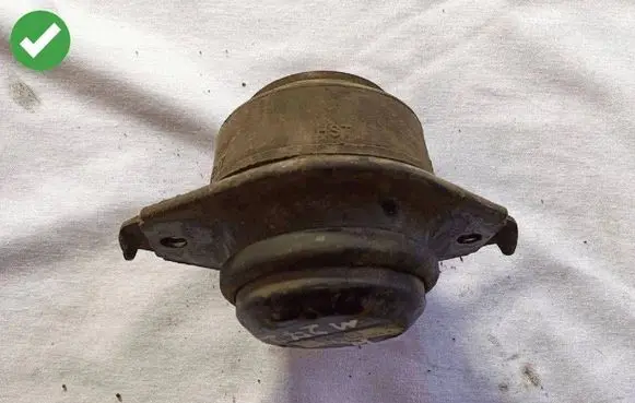 Mercedes-Benz R W251 Engine mount bracket A2512402617