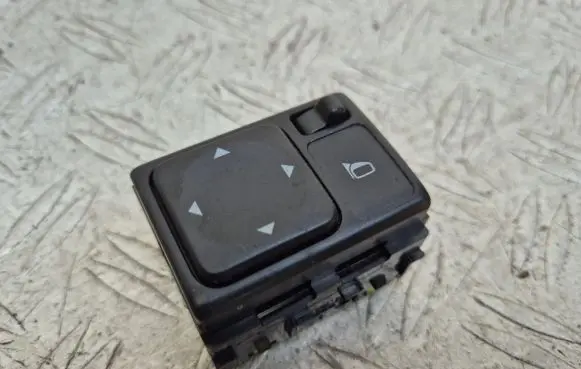 Wing mirror switch