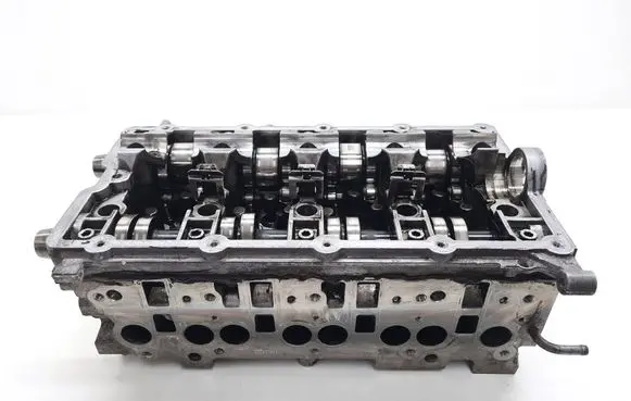Volkswagen Touran I Engine head 03G103373