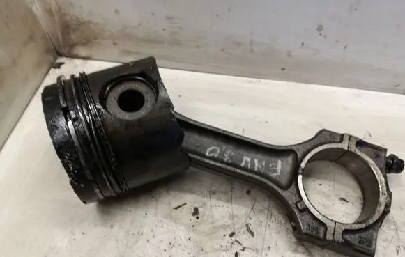 Land Rover Range Rover L322 Piston with connecting rod