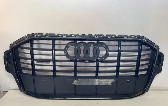 Audi Q7 4M Front bumper upper radiator grill 4M0853651 4M0853651AC 4M0853651AJ
