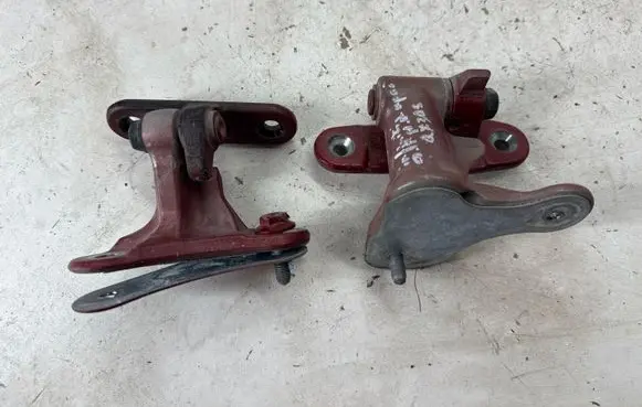 Infiniti QX30 Front door hinge set H04005DMMA H04205DMMA A046572