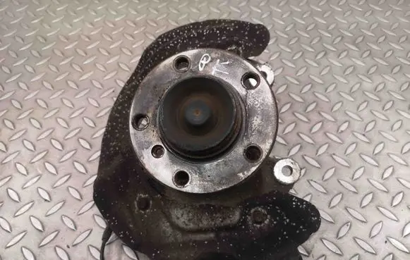 BMW 2 F22 F23 Front wheel hub 6792285