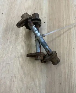 Toyota Hilux (AN10, AN20, AN30) Nuts/bolts