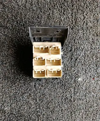Toyota Avensis T250 Fuse module 8273405030