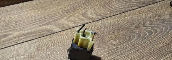 Volkswagen PASSAT B2 Windscreen/window heater switch 321959621b