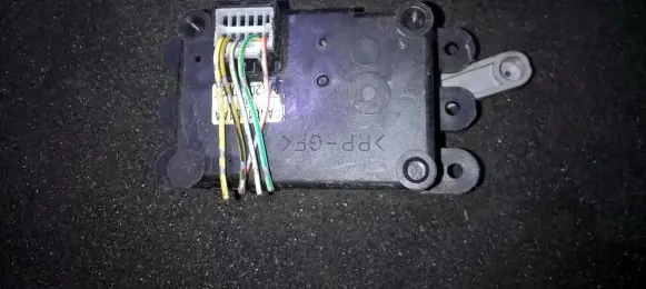 Mazda 323 F Air flap motor/actuator ga601r01aa