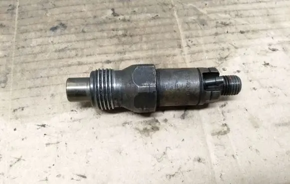 Volvo S40, V40 Fuel injector LCR6735401D