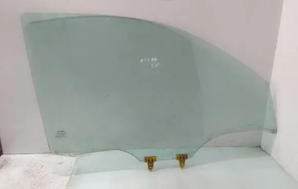 Nissan Micra Front door window glass four-door 43R001583