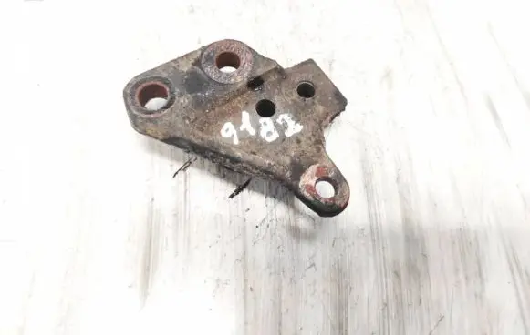 Volvo V70 Engine mounting bracket 8683931