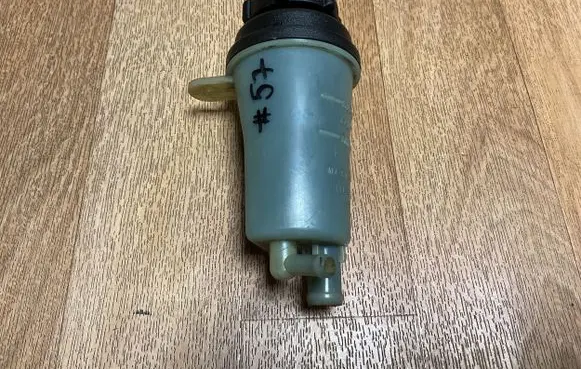Ford Focus Power steering fluid tank/reservoir 4M513531AD