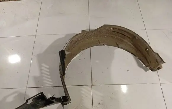 Toyota Avensis T250 Front wheel arch liner splash guards