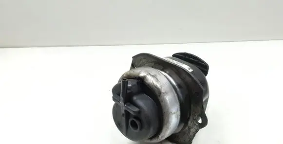BMW X5 E70 Engine mount bracket 6773817 P677381701