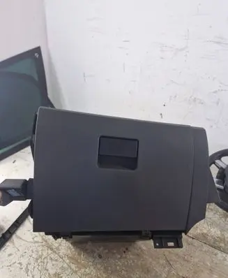 Glove box