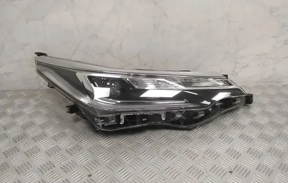 Toyota Corolla E160 E170 Headlight/headlamp 8111002L70