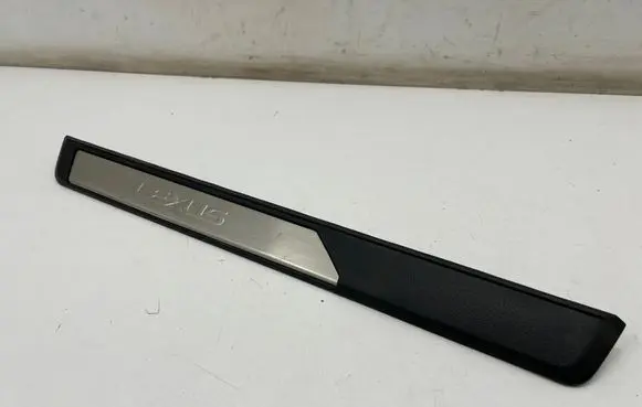 Lexus ES VII XZ10 Front sill trim cover 6791233150
