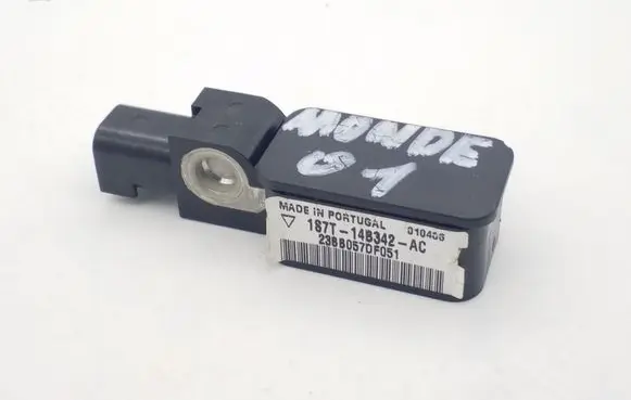 Ford Mondeo Mk III Airbag deployment crash/impact sensor 1S7T14B342AC 23BB057DF051