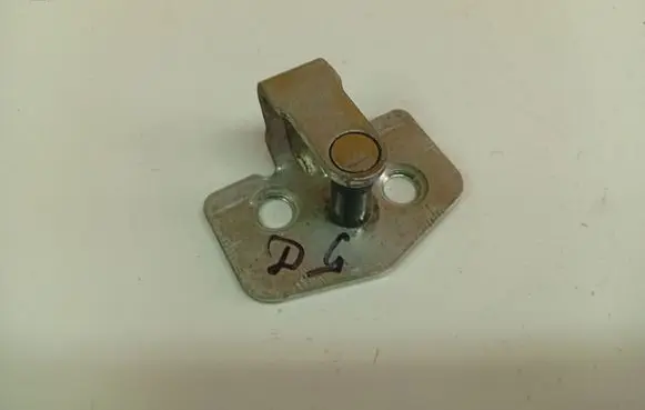 Opel Vectra C Rear door lock loop/hook striker