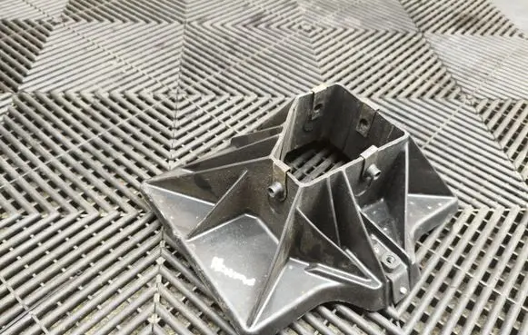 Chevrolet Corvette C6 Battery tray 10352084