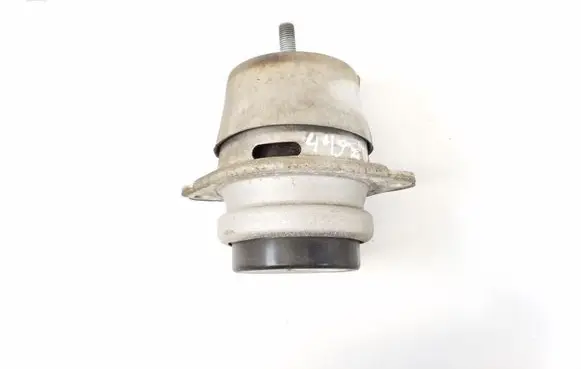 Engine mount bracket