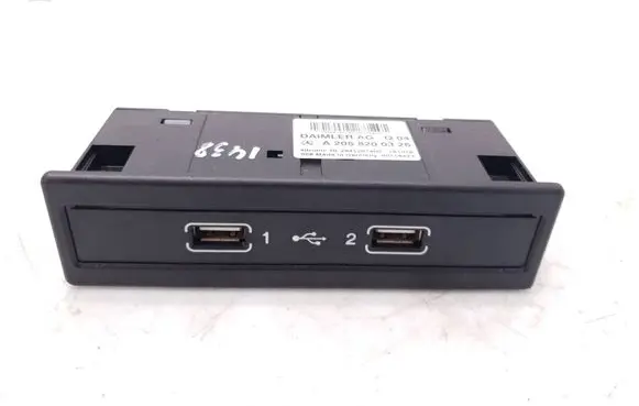Mercedes-Benz C W205 USB socket connector A2058200326