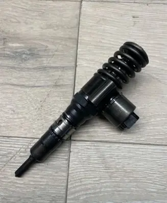 Skoda Octavia Mk2 (1Z) Fuel injector 036130073