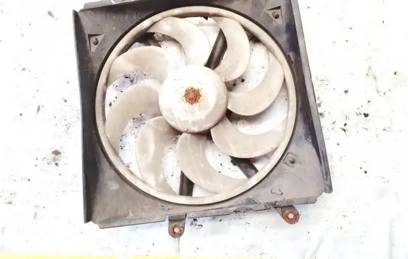 Toyota Avensis T220 Radiator cooling fan shroud