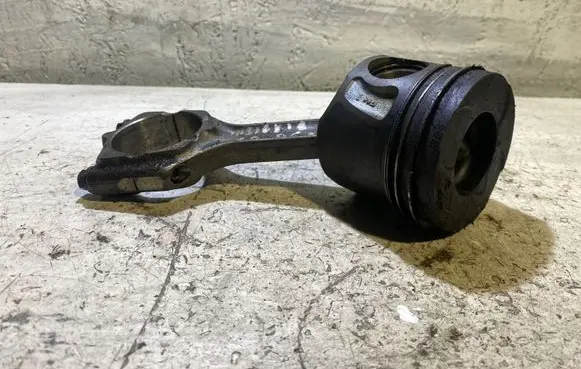 Opel Insignia A Piston with connecting rod