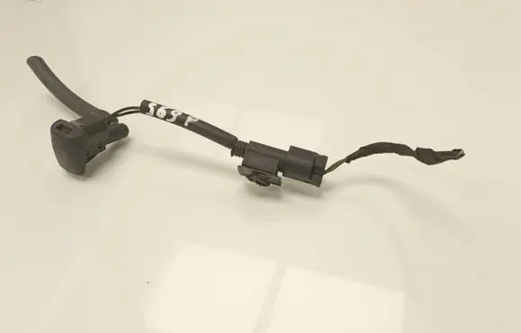 BMW 5 E60 E61 Windshield washer spray nozzle 7132969
