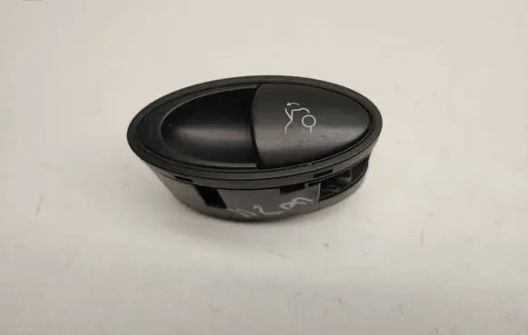 Mercedes-Benz CLS C219 Tailgate opening switch A2118210279