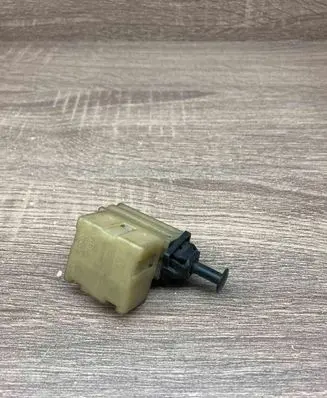 Jeep Grand Cherokee (WJ) Brake pedal sensor switch 04671336 0240G12