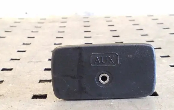Subaru Forester SH AUX in-socket connector 0201