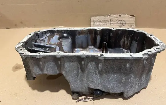 Volkswagen Touran II Oil sump 03C103603J