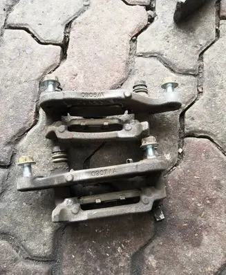 Nissan Qashqai Brake caliper pad carrier rear 