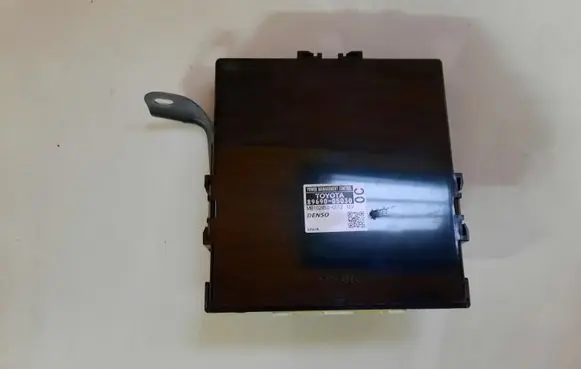 Toyota Avensis T270 Other control units/modules 8969005030