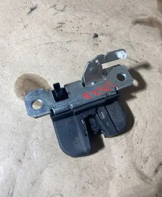 Seat Ibiza III (6L) Tailgate lock latch 6L6827505A