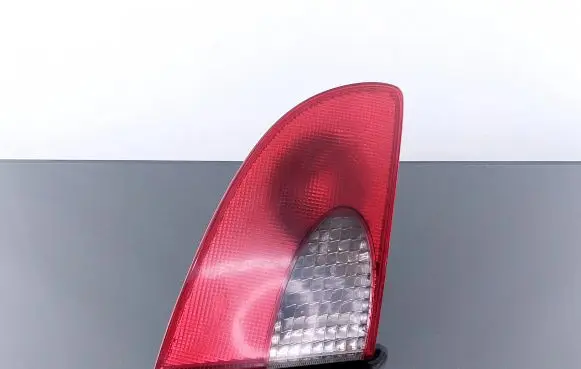 Toyota Avensis T220 Tailgate rear/tail lights 23300102