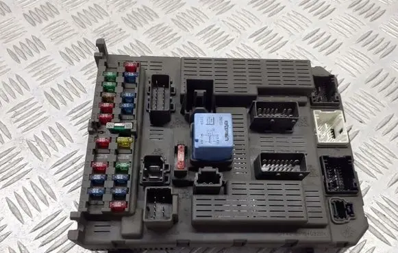 Citroen C5 High voltage junction box 9648235680