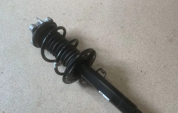 BMW 4 G22 G23 G24 G26 Front shock absorber with coil spring 6879395 6890656