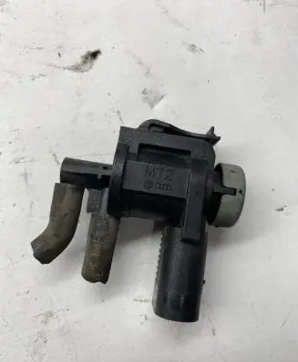Volkswagen Tiguan Turbo solenoid valve 1K0906283A