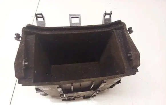 Nissan Primera Glove box 68475BA000
